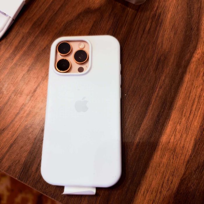 iPhone 16 Pro 256GB Desert Titanium (Златен) - Като нов + ПОДАРЪК Оригинален кейс!