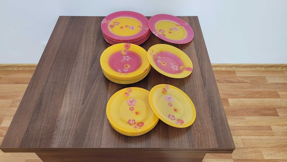 Vand Set de Farfurii