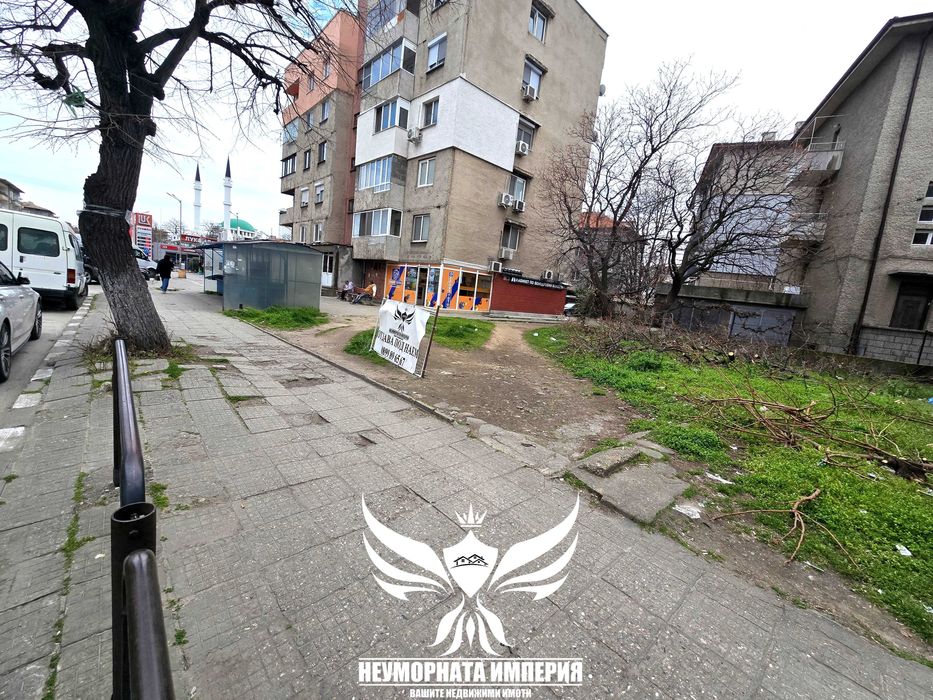 Под наем земя, парцел, паркинг 169кв.м. в Асеновград, първа линия