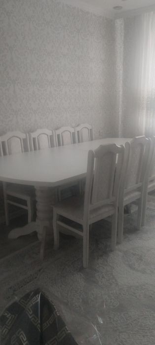 Продам 3 метровый стол со стульями