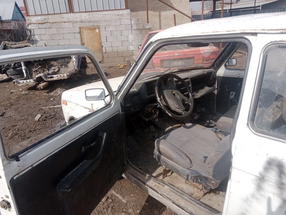Продаю Нива на запчасти