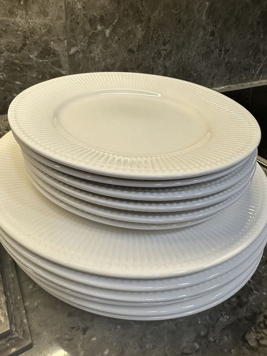 Сервиз белый новый.