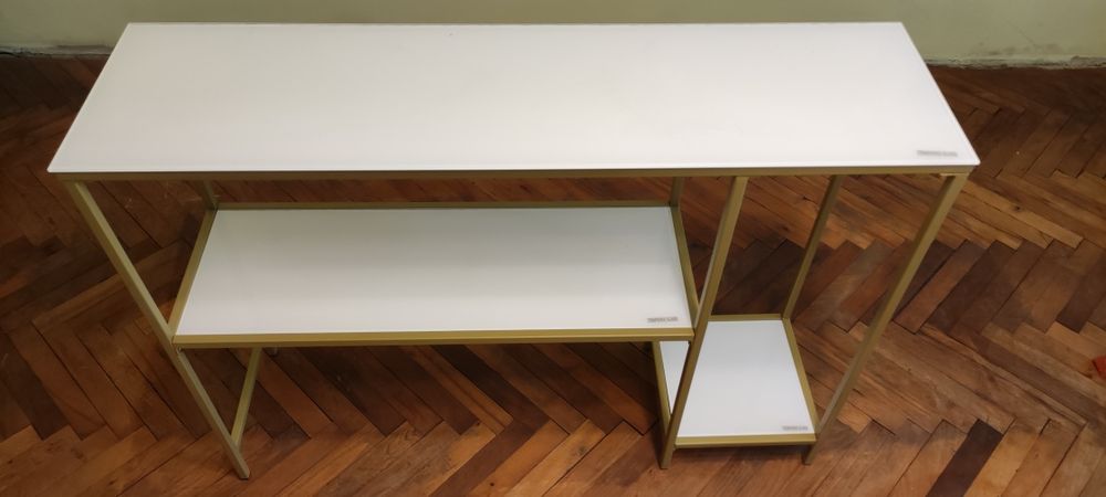 Етажерка за хол-дневна