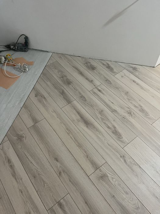 Укладка ламината монтаж плинтуса