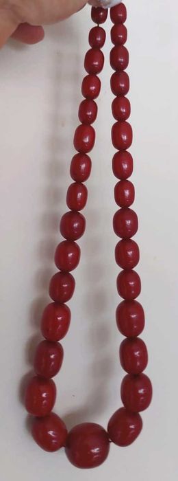 Colier, bachelită culoare bordo, simili chihlimbar