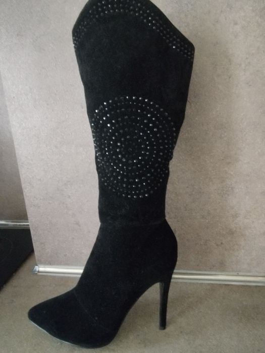 Чисто нови официални ботуши