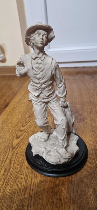 Statueta antica.