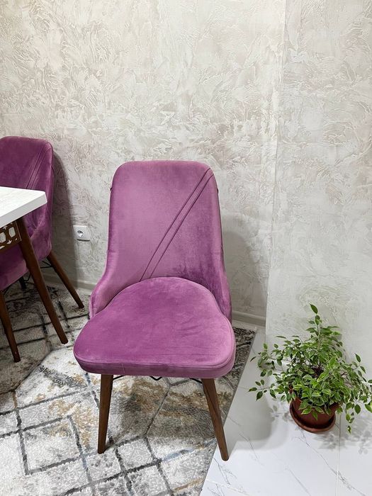 Стол со стульями