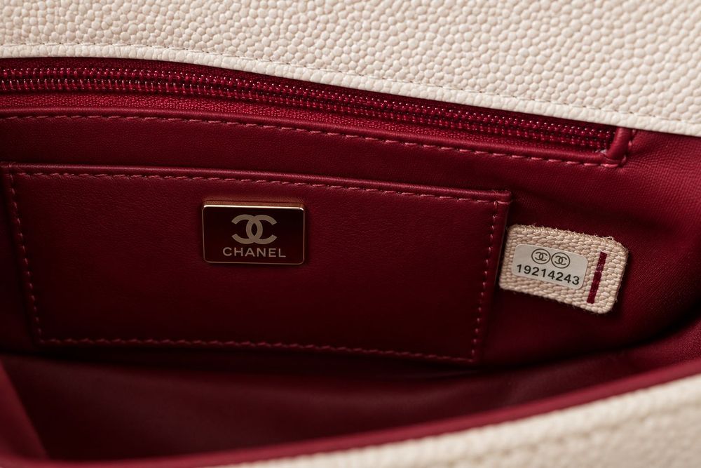 CHANEL чанта тип багета