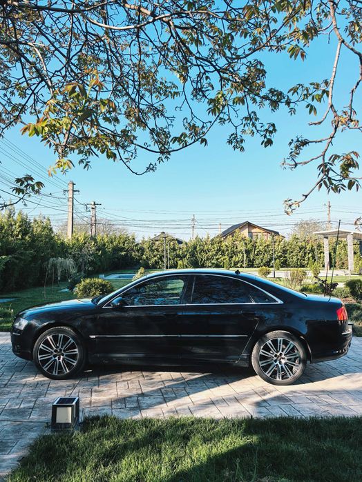 Audi A8 quattro