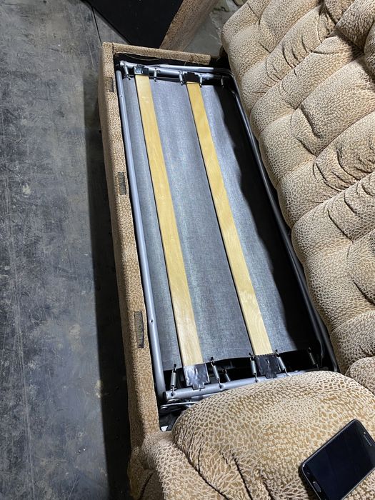 Продам угловой диван и кресло б/у