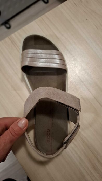 Продавам кожени сандали Esso, размер 37.