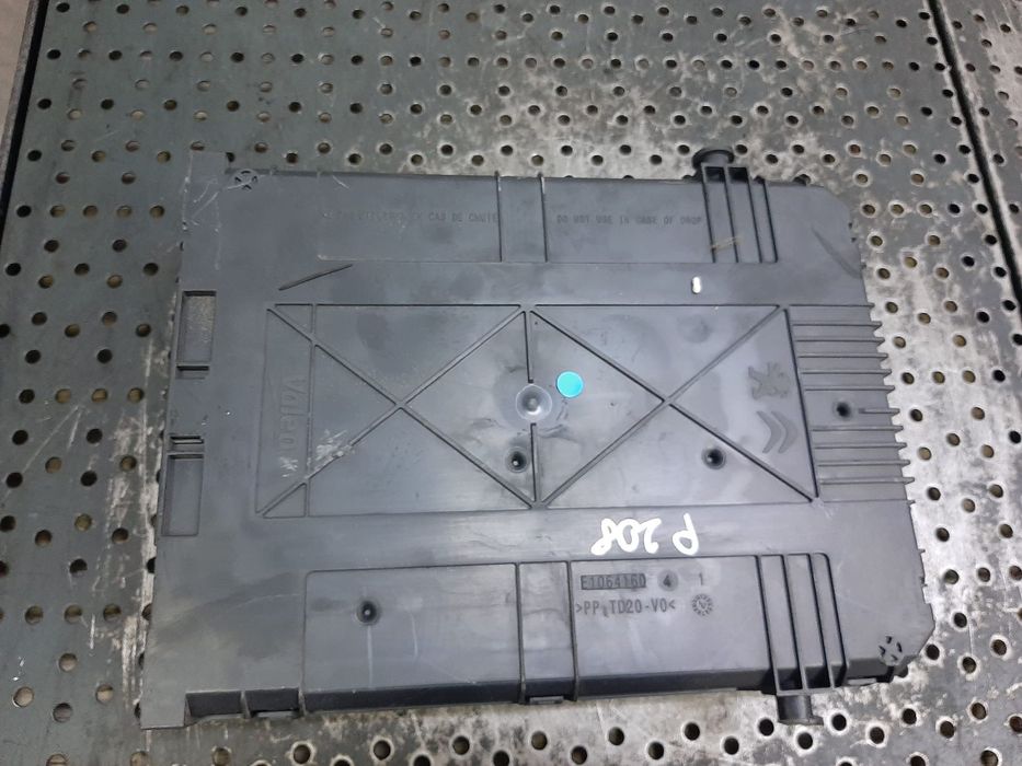 panou sigurante 1.2 vti 8f02 peugeot 208 2015  9807531680