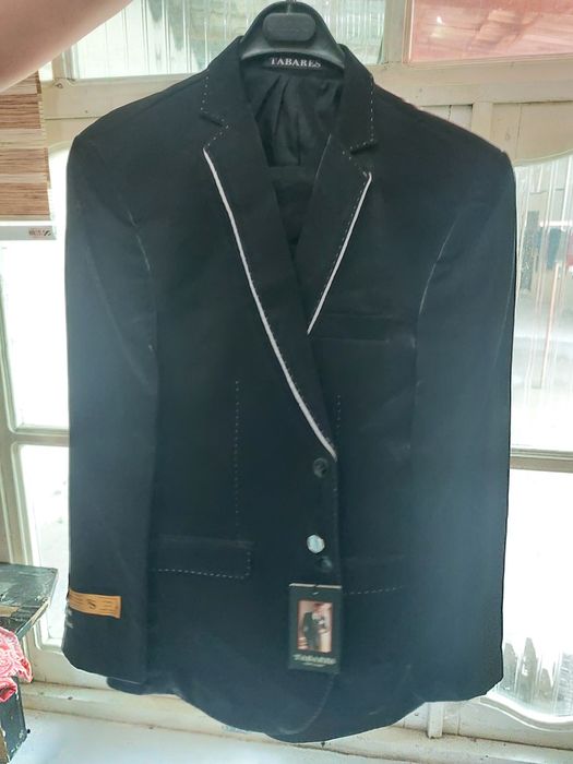 Янги костюмлар сотилади