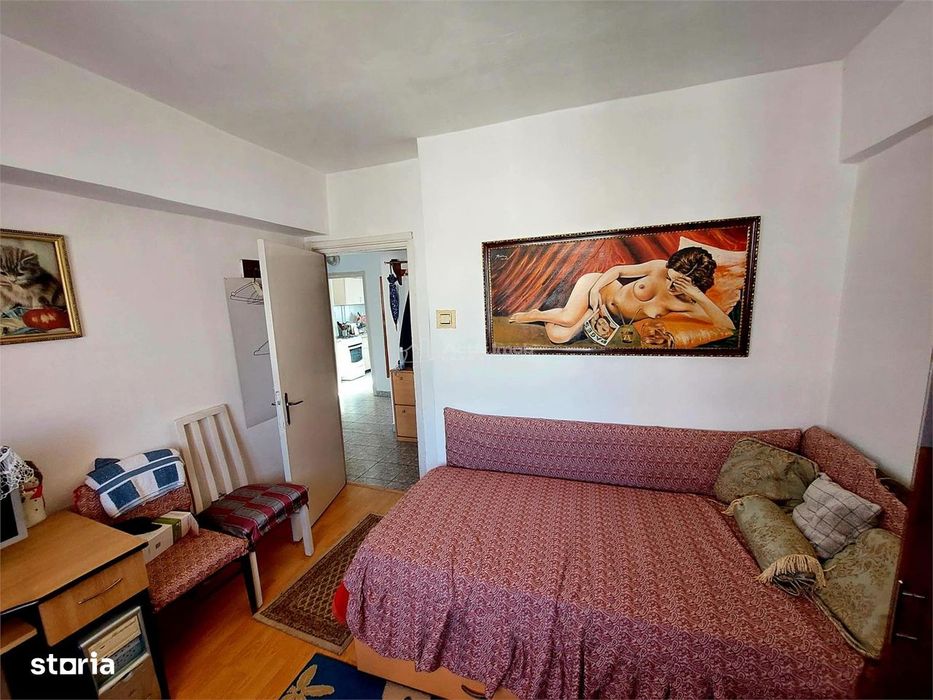 3 camere,decomandat, CENTRU - Str. Victoriei, etaj 3