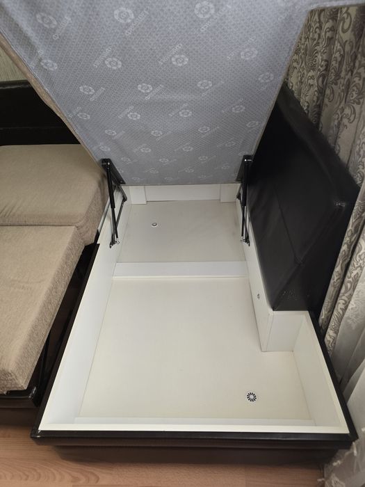 Большой угловой диван