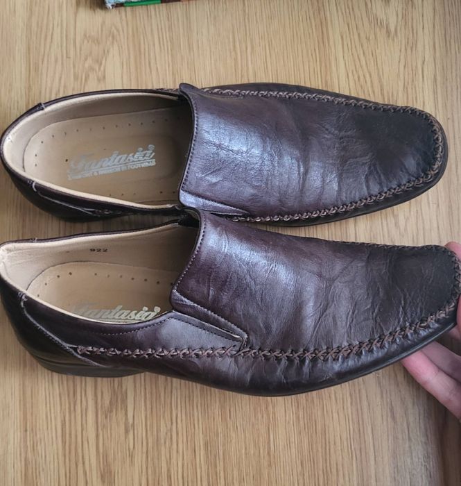 Продавам обувки от естествена кожа. Номер 42. Почти не са обували.