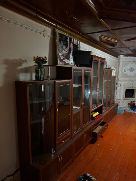 Продам сервант…………