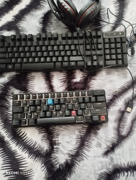 Продам  клавиатуру