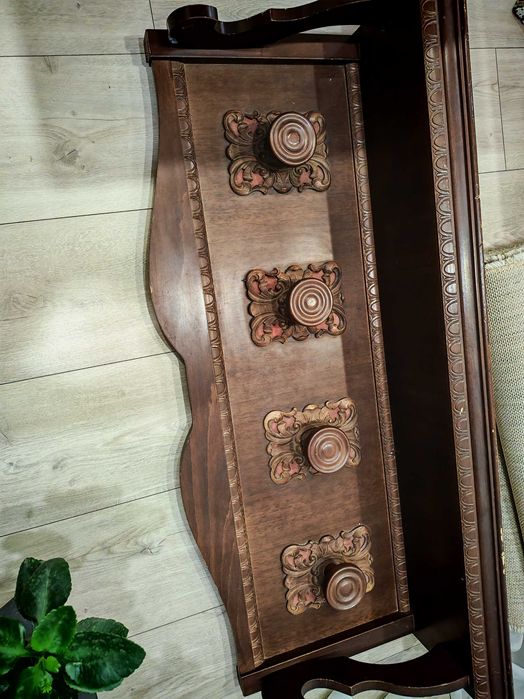 Cuier cu lada de pat