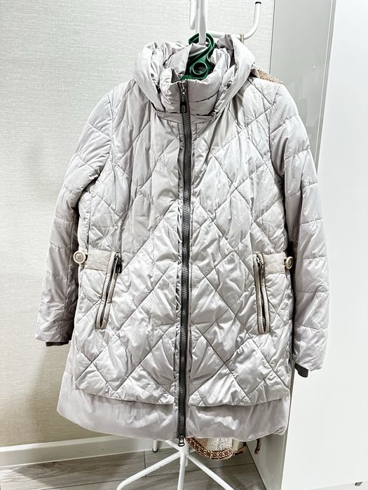 Отдам зимний женский пуховик с капюшоном!