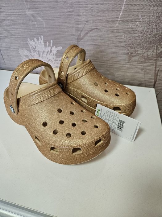 Златен crocs comfort
