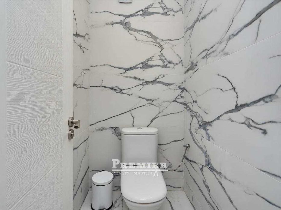 Продава се Тристаен апартамент в Бургас, Акациите - 100 кв.м за 661 €/кв.м - Снимка #13