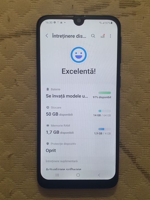 Tel. Samsung A40.