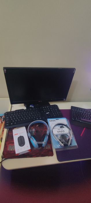 Монитор LG и ещё другой фирмы 2 шт