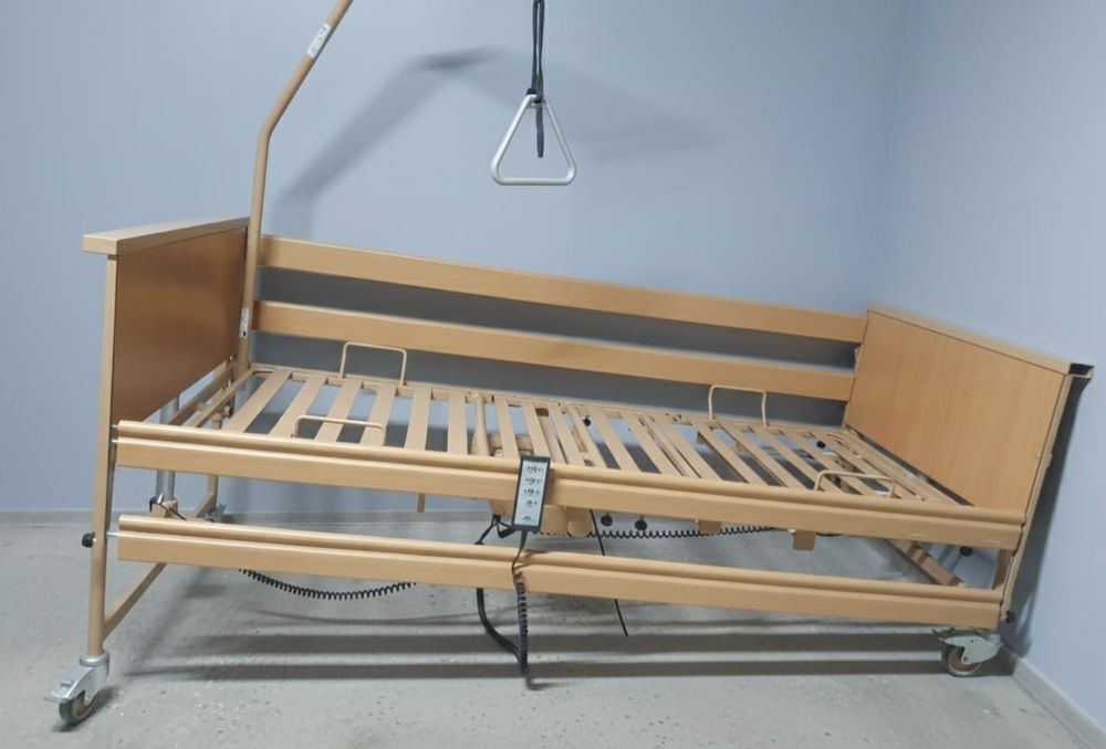 Pat medical electric cu telecomanda pentru persoane cu dizabilități.
