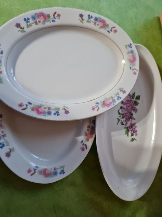 Чайники, тарелки, овальное блюдо