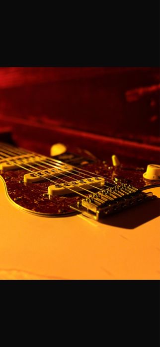 Электрогитара fender strat + кейс