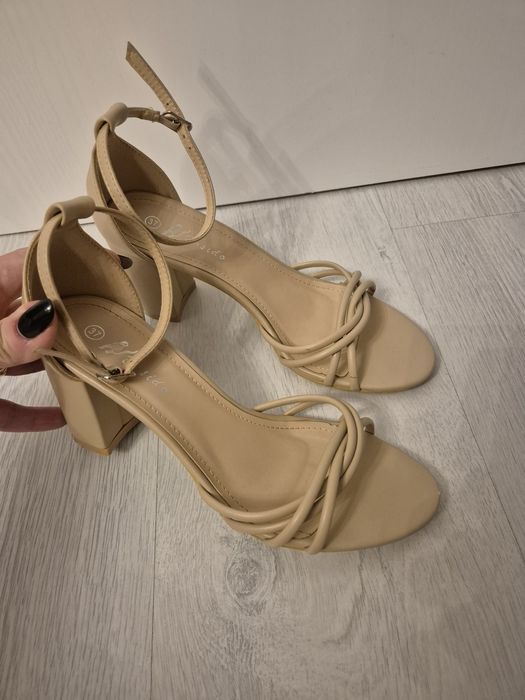 Sandale cu toc,mărimea 37