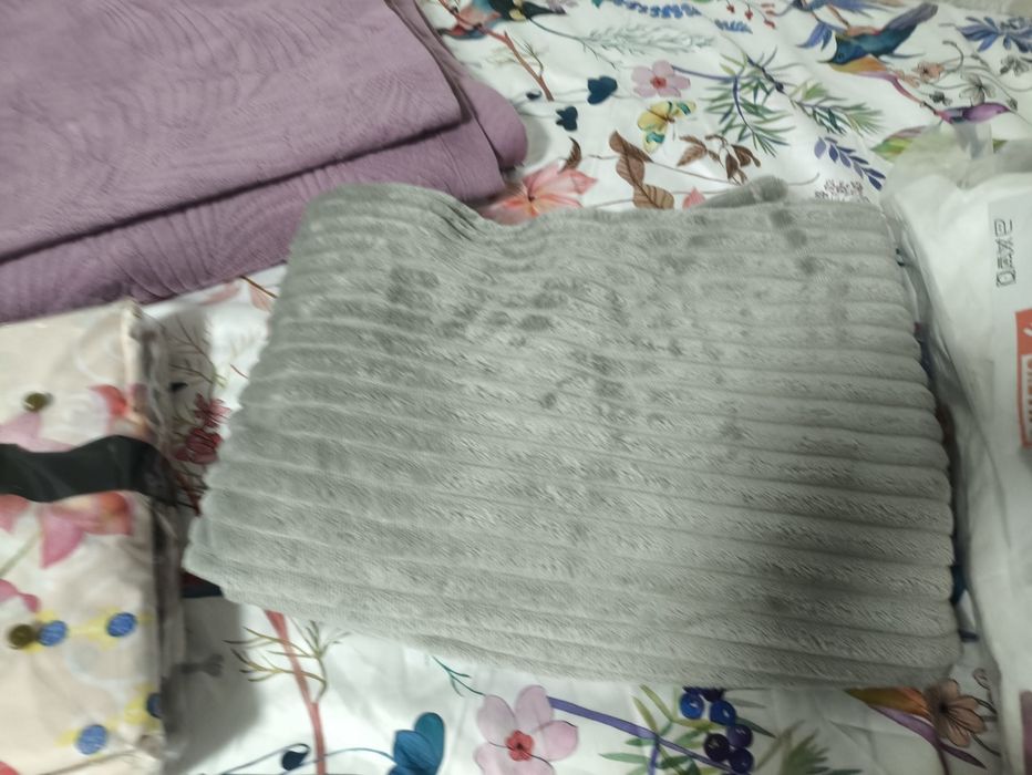 новое постельное подушки плед покрывало