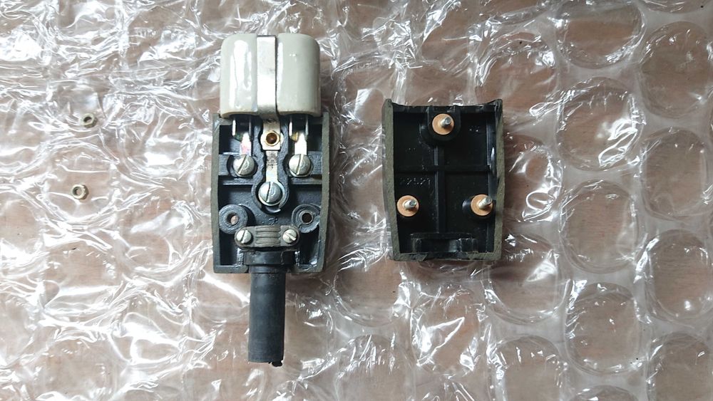 Нови старо производство щекери и щепсели.