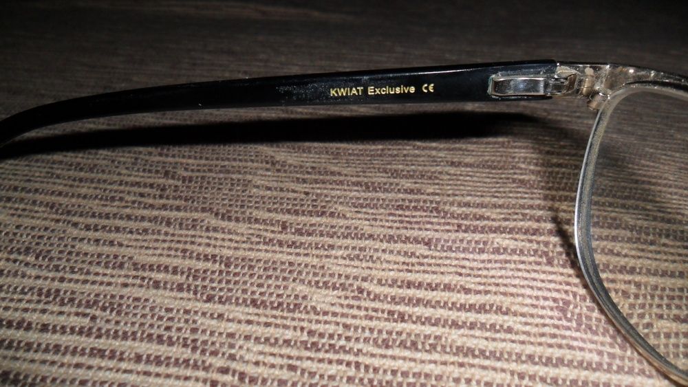 продавам дамска рамка за очила