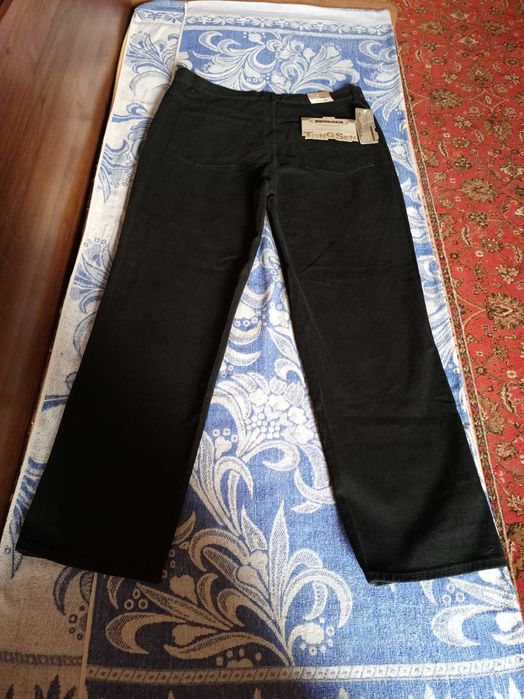 Продам мужские джинсы