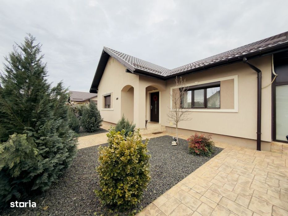 Casa individuala 4 camere, mobilata modern, teren 404mp in Utvin