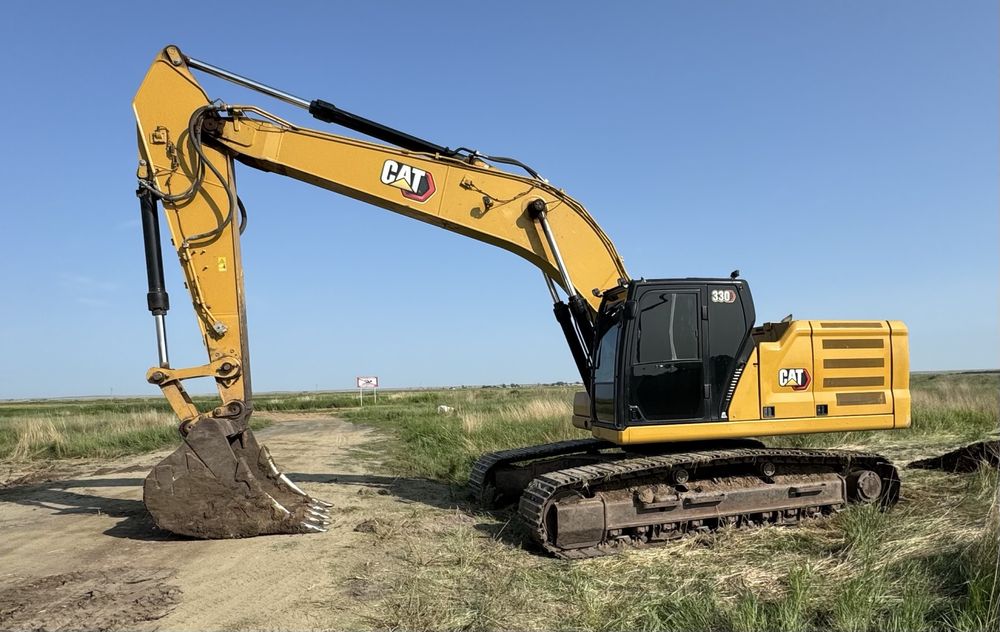 Аренда услуги гусеничного экскаватора CAT, гидромолот
