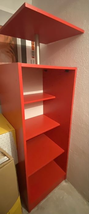 Червен шкаф - етажерка 53/53 см и височина 139/165 см