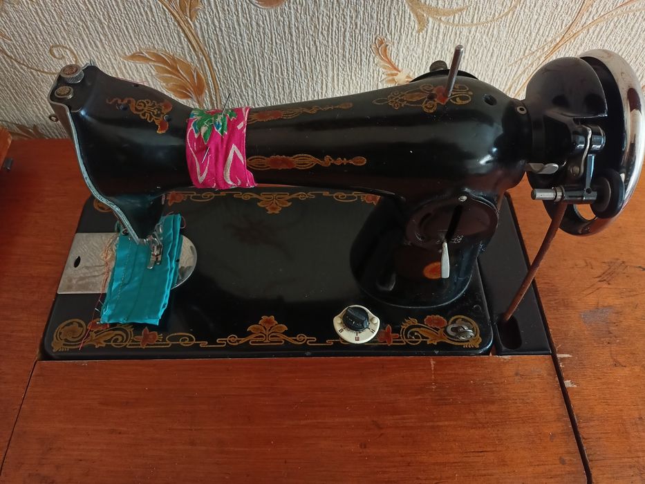 Швейная машинка ножная