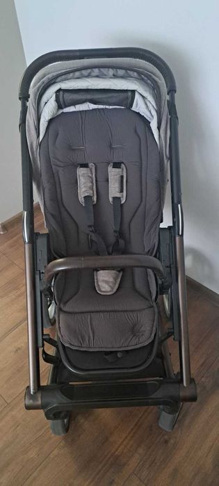 Бебешка количка със зимен и летен кош.