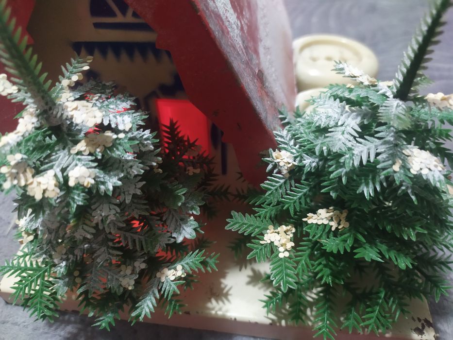 Продам игрушку домик под елочку