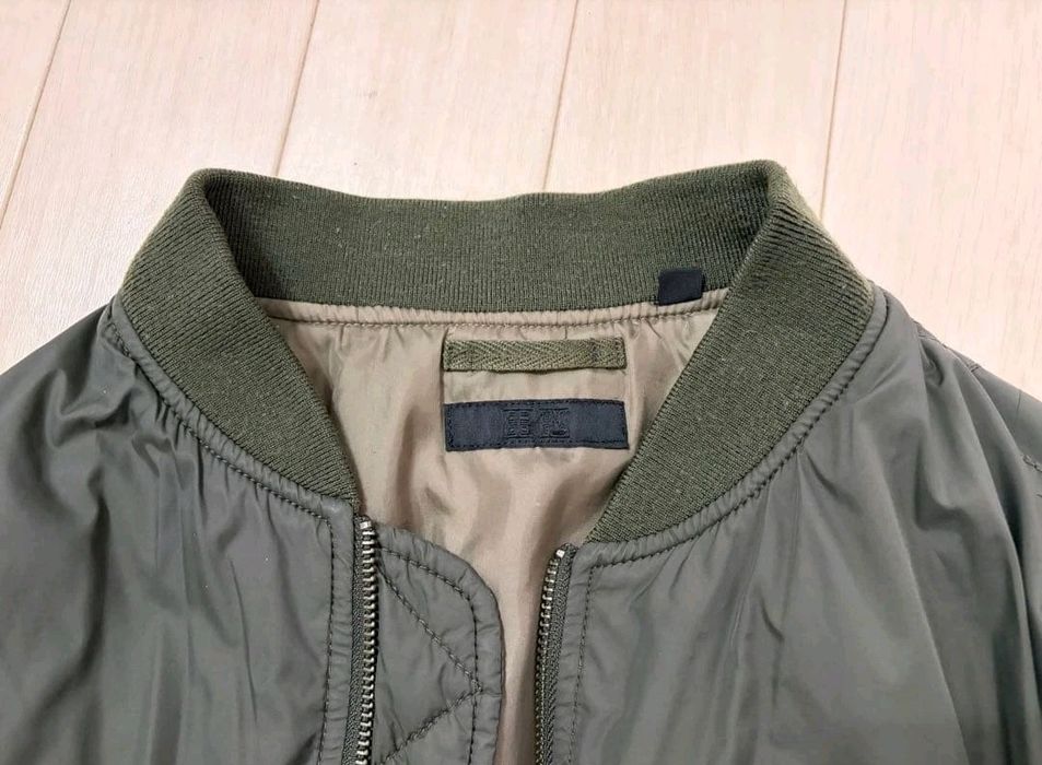 Продам: Куртка-бомбер Uniqlo