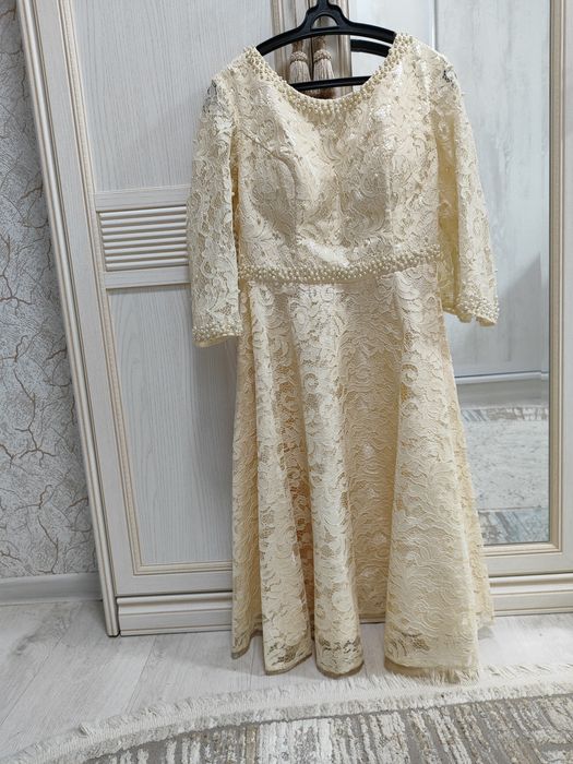 Платье вечернее молочное