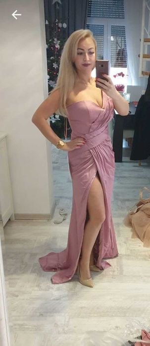 Vand rochie de seară