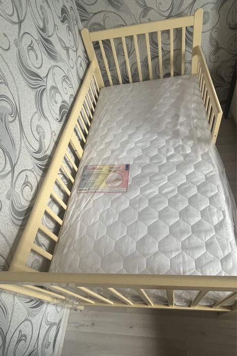 Детская кровать с матрасом