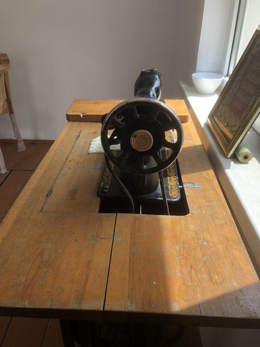 Продам швейную машинку