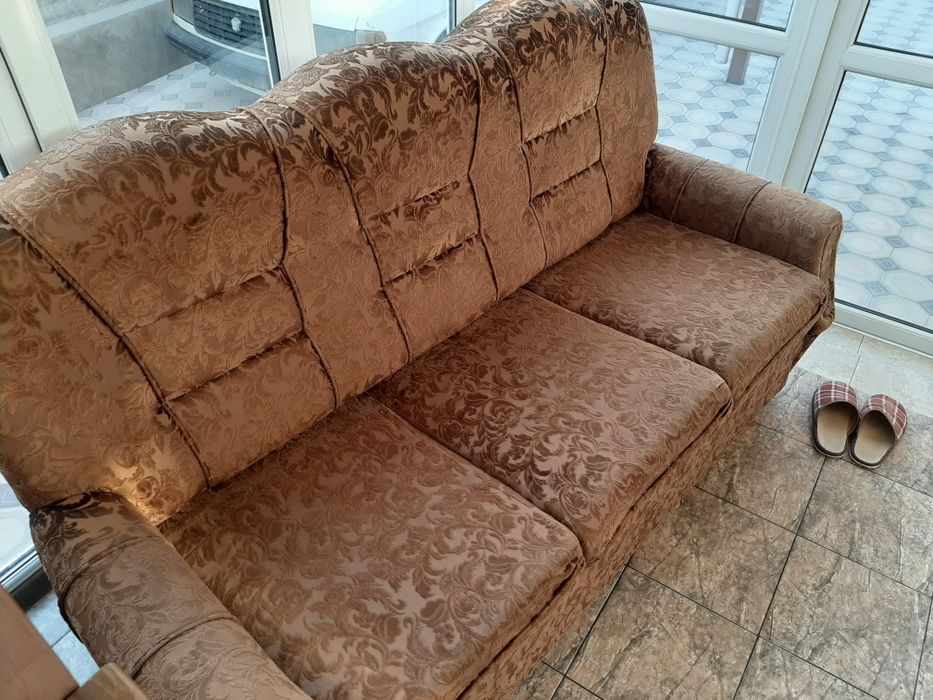 Диван раскладной с двумя креслами