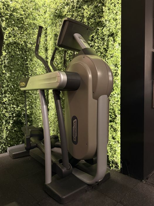 Technogym VARIO – Професионален елиптик (премиум клас)